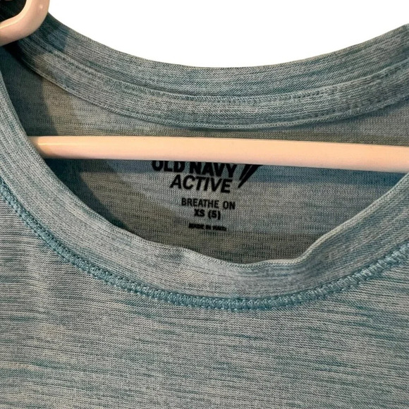 Old Navy Active Girls Top XS 5 Breathe On Light Blue Side Slits Short Sleeves - Picture 4 of 6
